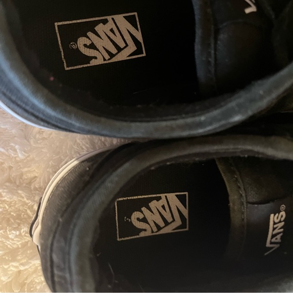 Vans - Picture 3 of 5